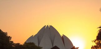 5 Reasons Why Delhi Is Awesome AND Why to Visit Delhi Lotus Temple Delhi