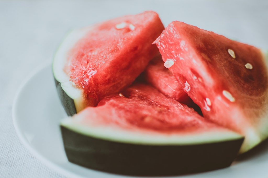 Watermelon and plum - Foods to lose weight