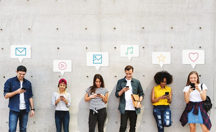 feature-img side effects of mobile phone- teens and mobile phones