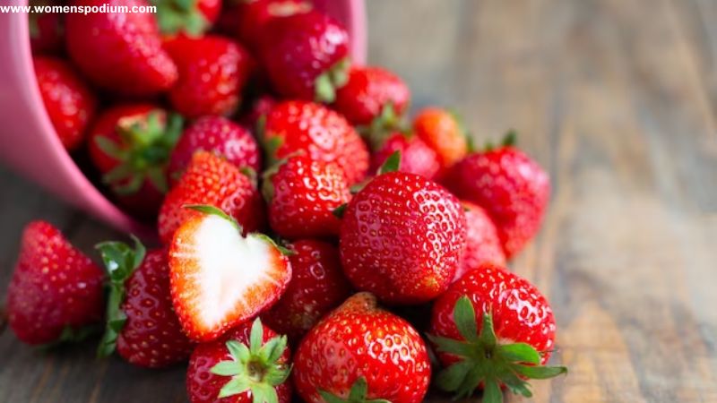 Strawberries fiber rich foods