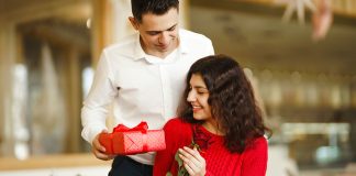 Gift Ideas For Your Woman – Surprises Make Her Happy! surprise your woman