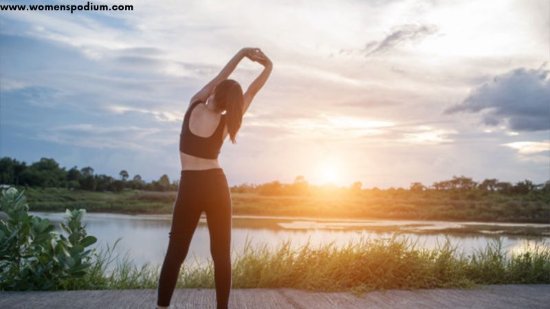 Triyaka Tadasana Yoga Pose