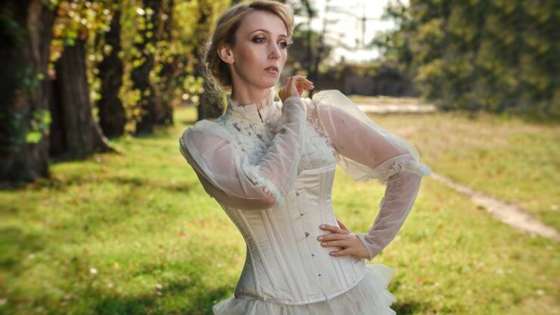 benefits of wearing a corset