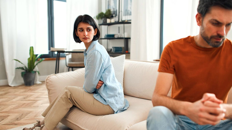 Signs he doesn’t love you