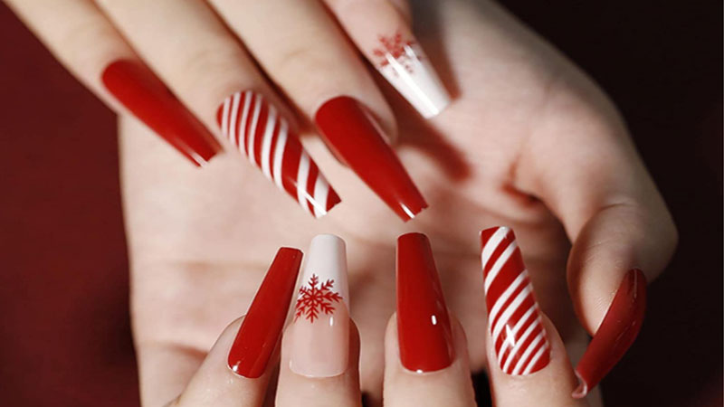 Red Christmas nails | Move Manicure Singapore