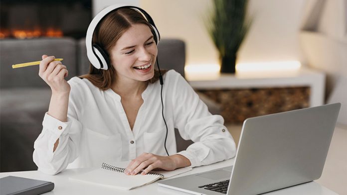 featured-img focusing during online class- how to stay focused during online classes