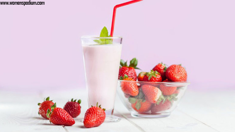 strawberry smoothie - breakfast ideas for teens