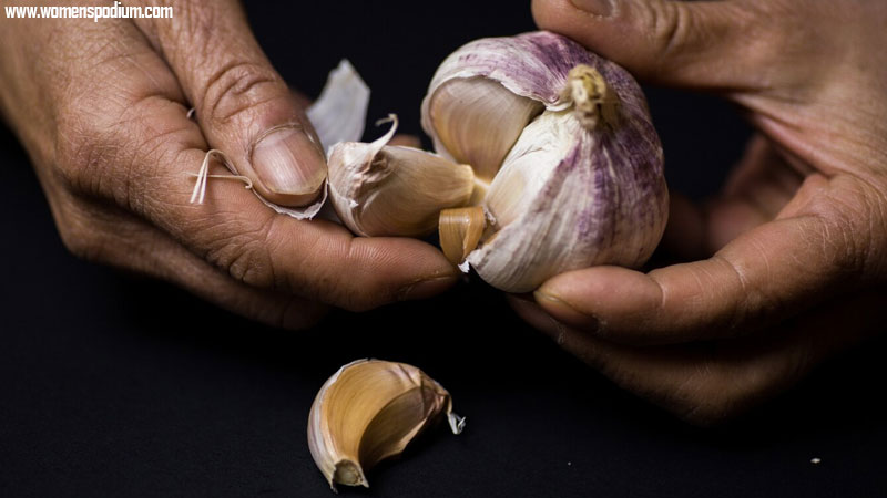 peeling garlic - Cooking Tips