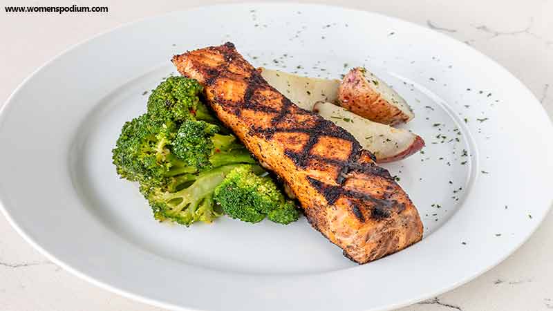 Salmon With Broccoli - low carb anti inflammatory diet