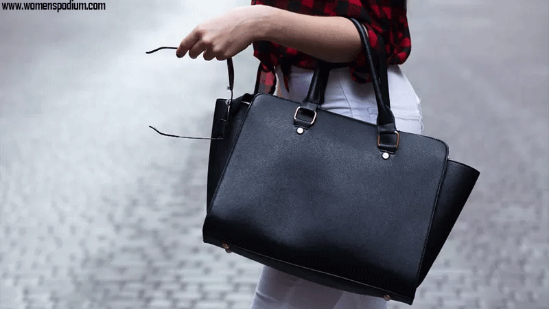 Avoid Carry Heavy Handbags - unhealthy habits