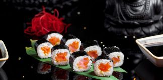 How to Make Homemade Salmon Sushi Roll – A Traditional Sushi Recipe! Salmon Sushi Roll