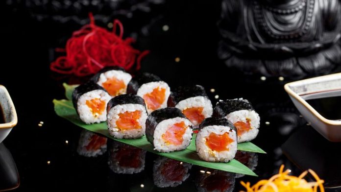 Salmon Sushi Rolls Salmon Sushi Roll