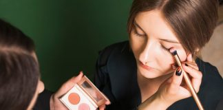 How To Use Eyeshadow As Eyeliner – 5 Amazing Hacks For A Picturesque Look! eyeshadow as eyeliner