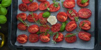 Quick And Delicious Recipe Of Roasted Tomatoes And Garlic roasted tomatoes and garlic