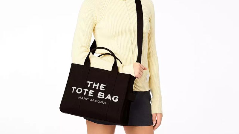 the tote black handbag