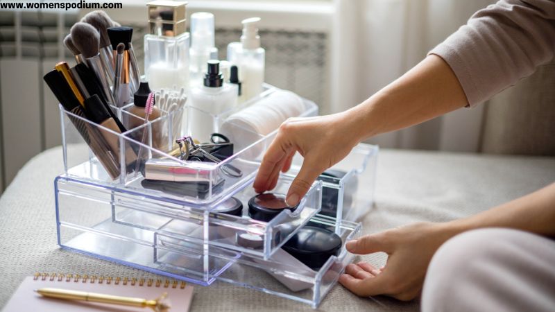 makeup organizer