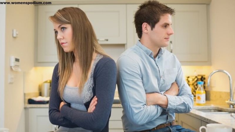Partner Constantly Contradicts Themselves signs of gaslighting