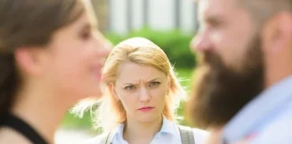 12 Signs a Girl is Jealous and Likes You Signs-a-girl-is-jealous-and-likes-you