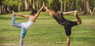 10 Partner Yoga Poses to Sky-High Your Relationship with Your Partner! partner yoga poses