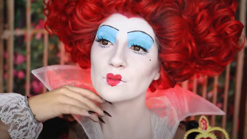 The queen shop of hearts makeup