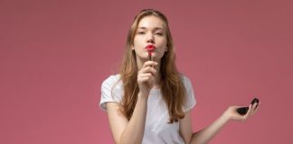 5 Fool-Proof Ways for How to Make Lipstick At Home That Stays Longer How-to-Make-Lipstick-for-use