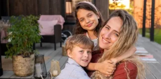 35 Motivational Strong Mom Quotes to Encourage And Inspire Every Mom Out There! strong-mom-and-strong-kids