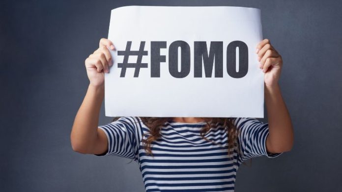 FOMO-in-teenagers FOMO-in-teenagers