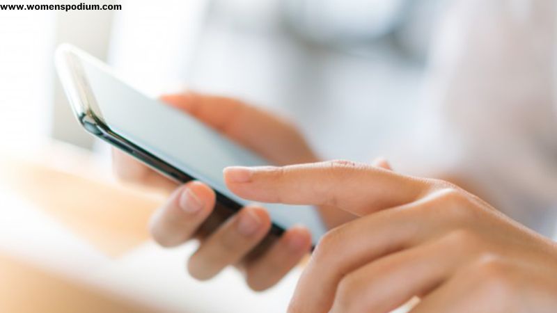 FOMO-teenagers-love-their-phone